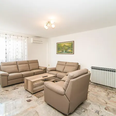 Dino Gostinjska kuća