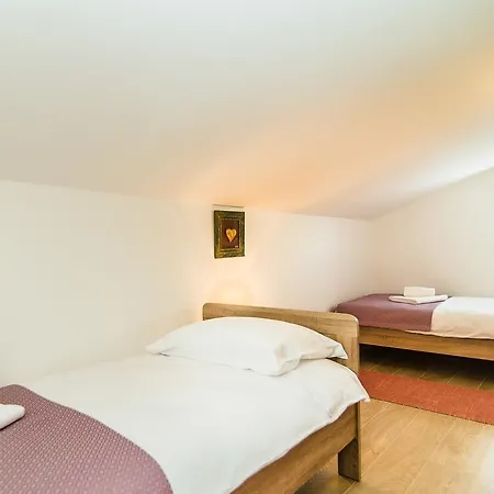 Gostinjska kuća Dino 3*