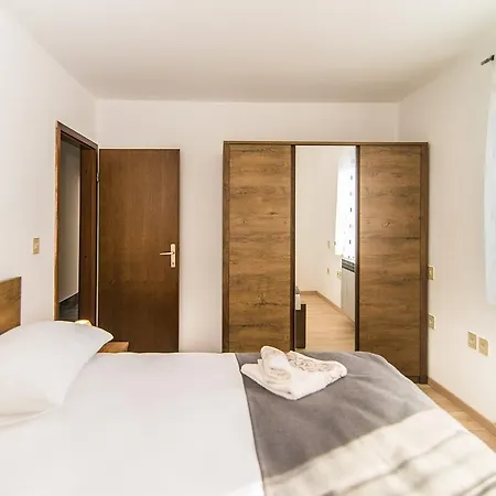 Dino 게스트하우스