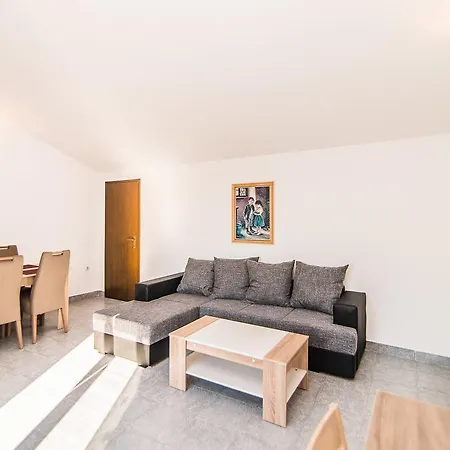 Dino 게스트하우스